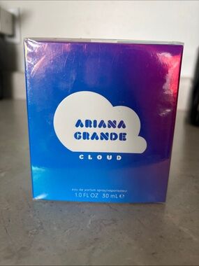 Ariana Grande Cloud perfume
